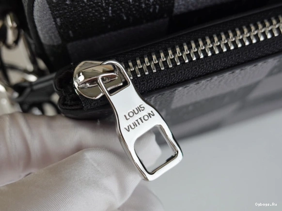 VUITTON LOUIS MESSENGER TRIO 0501